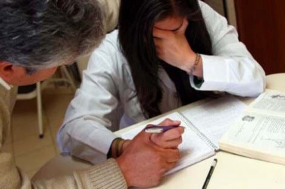 قضية الجنس مقابل النقط بيد القضاء وأعداء الفساد بالمغرب على الخط قضية الجنس مقابل النقط بيد القضاء وأعداء الفساد بالمغرب على الخط