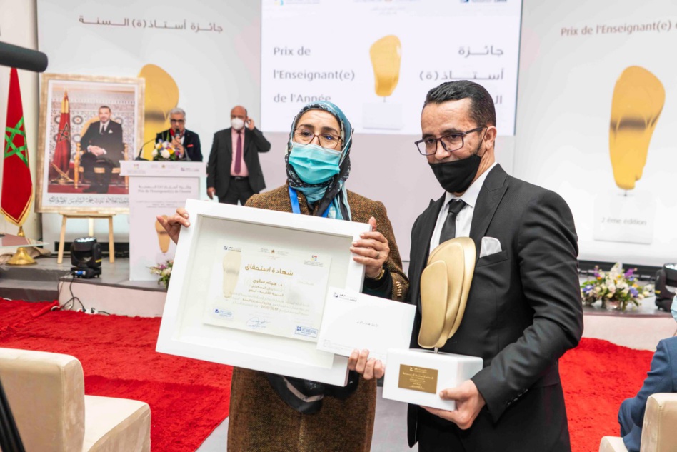 انطلاق عملية الترشيحات للدورة الرابعة لجائزة أستاذ(ة) السنة انطلاق عملية الترشيحات للدورة الرابعة لجائزة أستاذ(ة) السنة