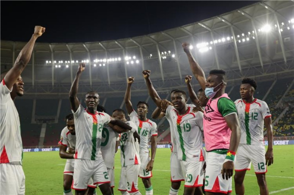الكاميرون أول المتأهلين إلى ثمن النهائي وبوركينا فاسو تنعش آمالها