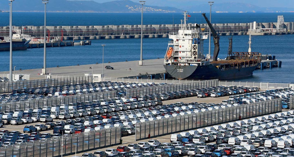 إسبانيا‭ ‬قلقة‭ ‬من‭ ‬التطور‭ ‬السريع‭ ‬لميناء‭ ‬طنجة‭ ‬المتوسط‭