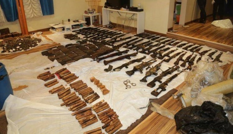 ضبط كميات كبيرة من الأسلحة والمتفجرات في الحدود الجزائرية اللبية ضبط كميات كبيرة من الأسلحة والمتفجرات في الحدود الجزائرية اللبية