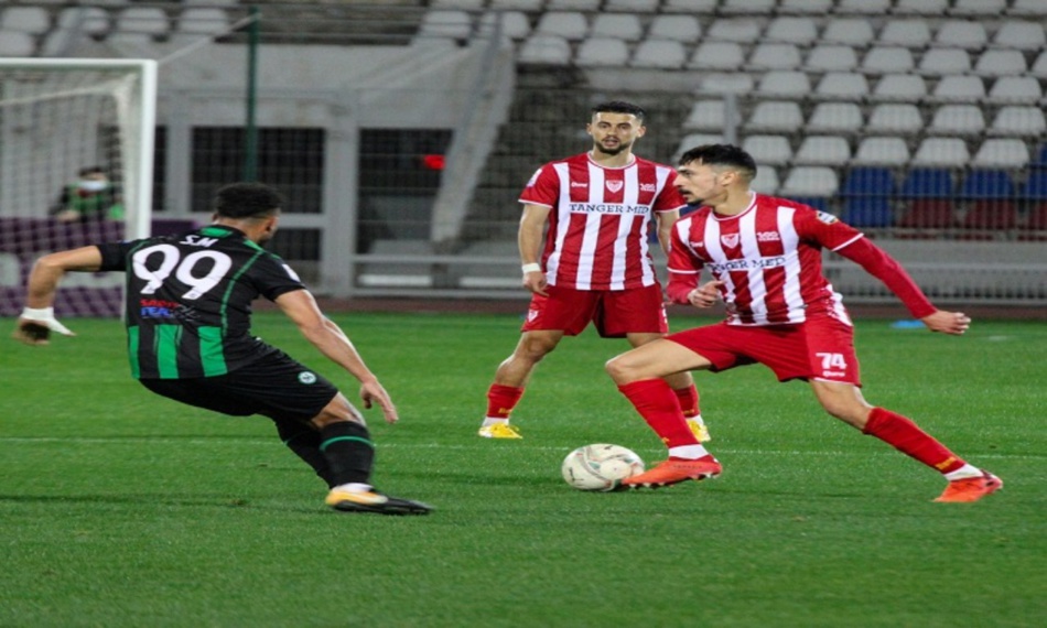 من مباراة المغرب التطواني وسطاد المغربي