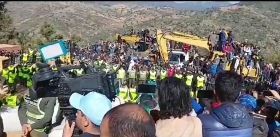 أخبار متضاربة عن إنقاذ "ريان" ومسؤول عن العملية يوضح أخبار متضاربة عن إنقاذ "ريان" ومسؤول عن العملية يوضح