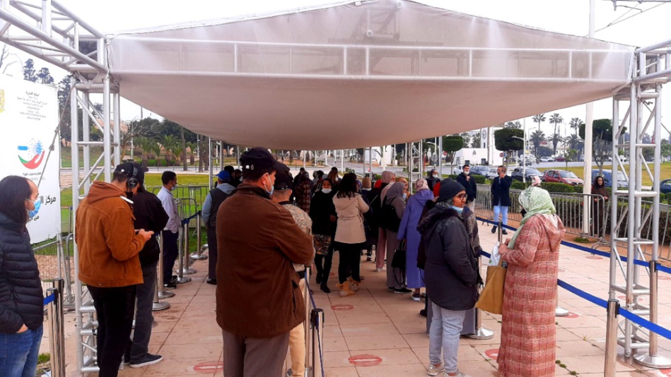 الحكومة تفرض على المواطنين الاسراع بالتلقيح والمراكز تتخلف الحكومة تفرض على المواطنين الاسراع بالتلقيح والمراكز تتخلف