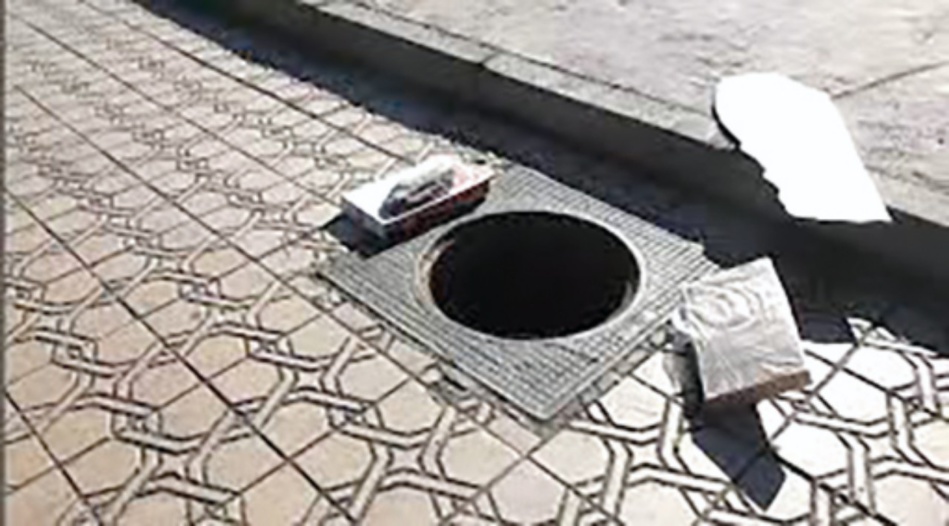 استمرار ظاهرة سرقة أغطية قنوات الصرف الصحي يؤرق ساكنة البيضاء استمرار ظاهرة سرقة أغطية قنوات الصرف الصحي يؤرق ساكنة البيضاء