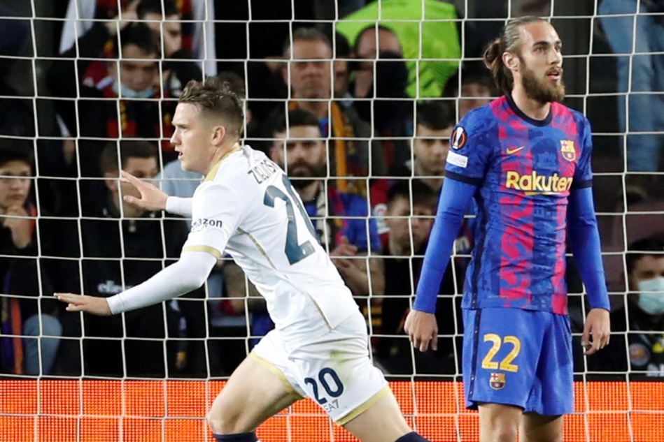 نابولي يفرض التعادل على برشلونة في الكامب نو  