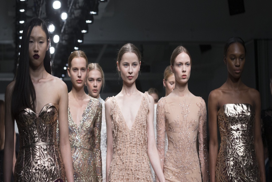 دولة تتجه لمنع تعديل صور العارضات بالفوتوشوب لحماية الفتيات من "معايير الجمال الزائف" دولة تتجه لمنع تعديل صور العارضات بالفوتوشوب لحماية الفتيات من "معايير الجمال الزائف"