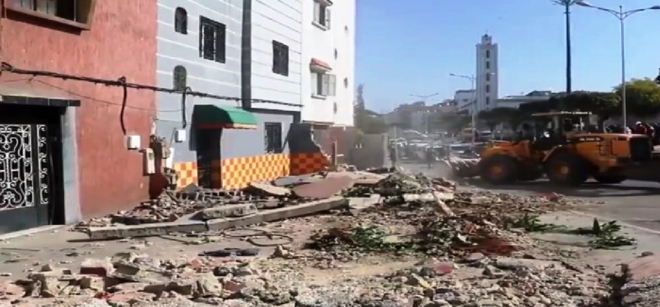 تنفيذ أكبر عملية بالدار البيضاء لتحرير الملك العام تنفيذ أكبر عملية بالدار البيضاء لتحرير الملك العام