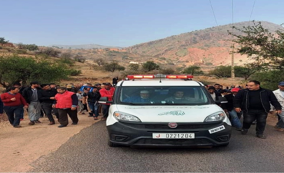 بدموع الحسرة.. بني عياط بأزيلال تودع الطفلة خولة وفعاليات تطالب بأقصى العقوبات في حق الجاني بدموع الحسرة.. بني عياط بأزيلال تودع الطفلة خولة وفعاليات تطالب بأقصى العقوبات في حق الجاني