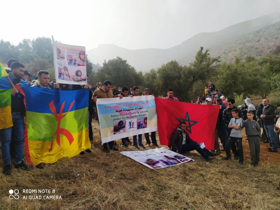 بدموع الحسرة.. بني عياط بأزيلال تودع الطفلة خولة وفعاليات تطالب بأقصى العقوبات في حق الجاني بدموع الحسرة.. بني عياط بأزيلال تودع الطفلة خولة وفعاليات تطالب بأقصى العقوبات في حق الجاني