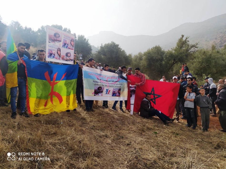 بدموع الحسرة.. بني عياط بأزيلال تودع الطفلة خولة وفعاليات تطالب بأقصى العقوبات في حق الجاني بدموع الحسرة.. بني عياط بأزيلال تودع الطفلة خولة وفعاليات تطالب بأقصى العقوبات في حق الجاني