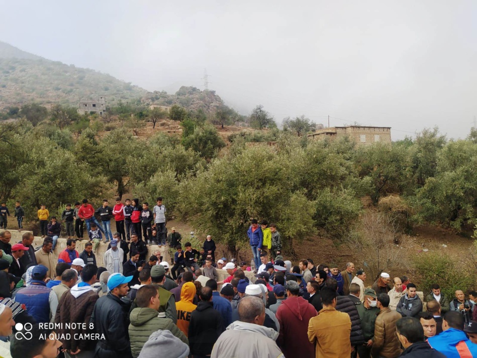 بدموع الحسرة.. بني عياط بأزيلال تودع الطفلة خولة وفعاليات تطالب بأقصى العقوبات في حق الجاني بدموع الحسرة.. بني عياط بأزيلال تودع الطفلة خولة وفعاليات تطالب بأقصى العقوبات في حق الجاني