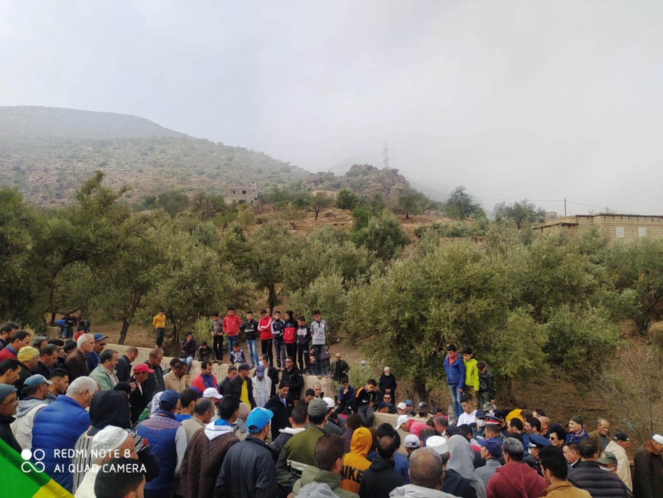 بدموع الحسرة.. بني عياط بأزيلال تودع الطفلة خولة وفعاليات تطالب بأقصى العقوبات في حق الجاني بدموع الحسرة.. بني عياط بأزيلال تودع الطفلة خولة وفعاليات تطالب بأقصى العقوبات في حق الجاني