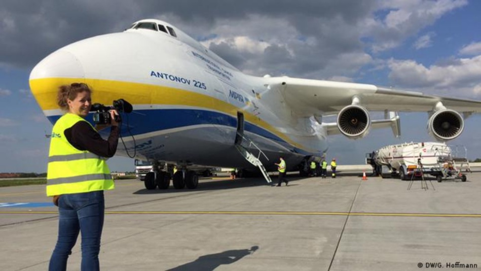 الجيش الروسي يدمّر أكبر طائرة عملاقة في العالم الجيش الروسي يدمّر أكبر طائرة عملاقة في العالم