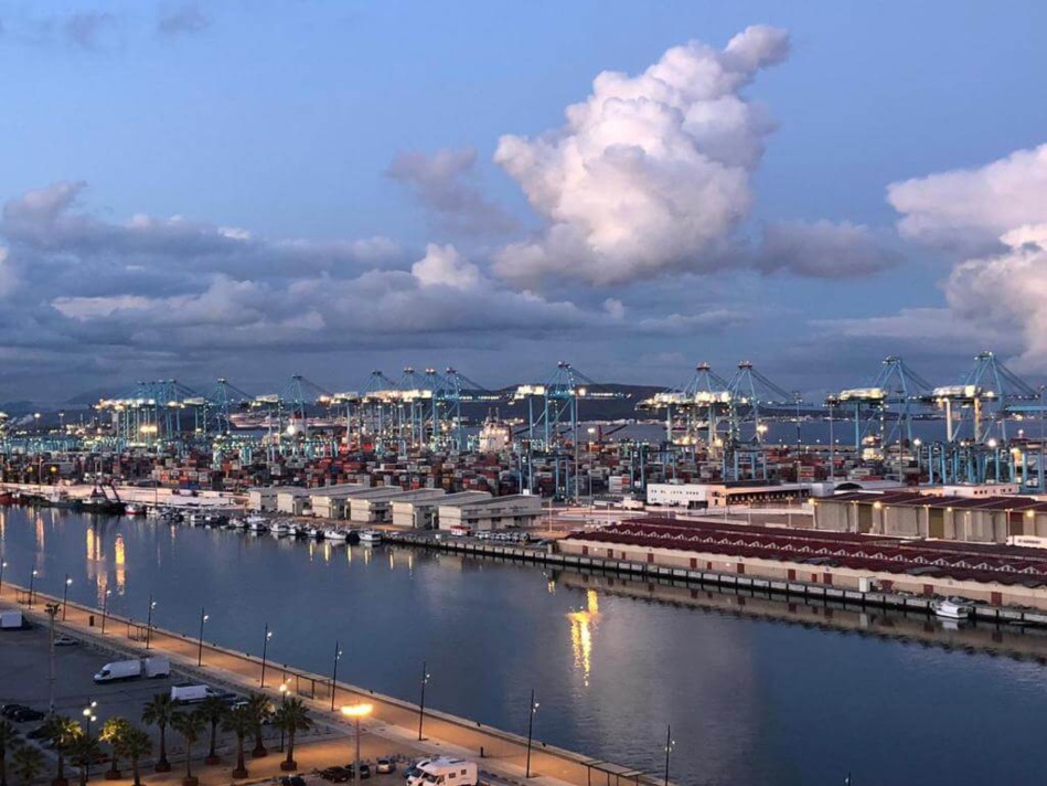 ميناء الخزيرات تكبد خسائر فادحة بسبب إلغاء الربط البحري مع المغرب ميناء الخزيرات تكبد خسائر فادحة بسبب إلغاء الربط البحري مع المغرب