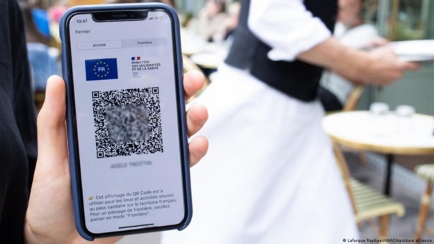 فرنسا تلغي العمل بشهادة اللقاح ووضع الكمامة فرنسا تلغي العمل بشهادة اللقاح ووضع الكمامة