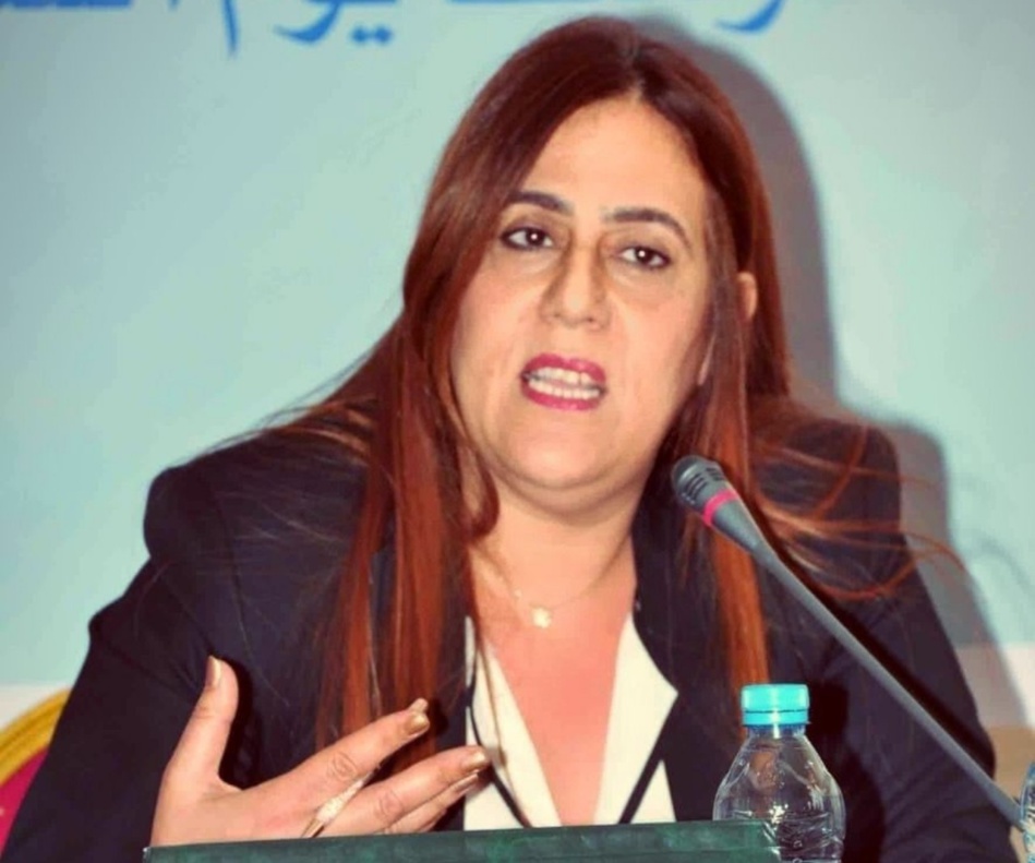 عائشة التازي صحافية سابقة بالإذاعة الوطنية وأستاذة بالمعهد العالي للإعلام والاتصال