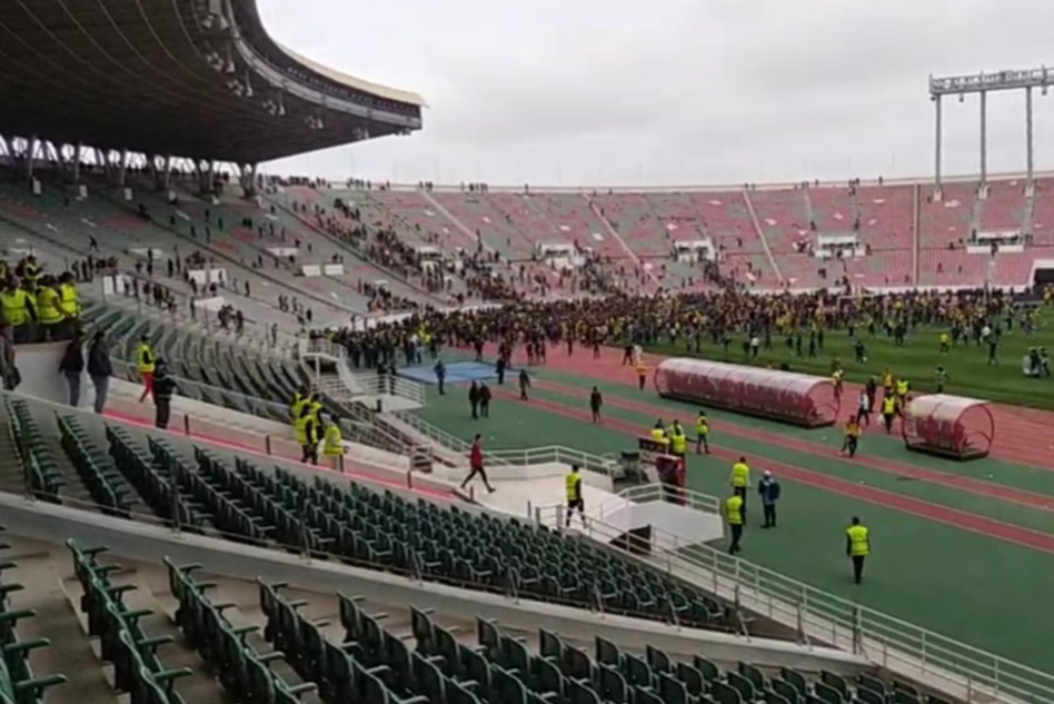 بالفيديو.. أحداث شغب خطيرة بعد مباراة الجيش والمغرب الفاسي بالفيديو.. أحداث شغب خطيرة بعد مباراة الجيش والمغرب الفاسي