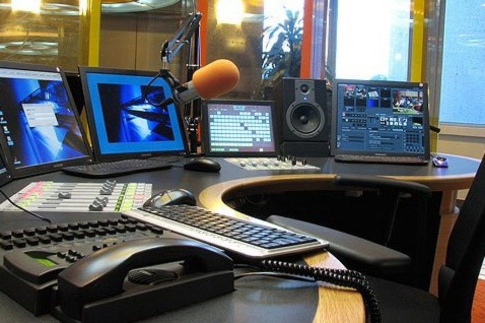 الإذاعات الجمعوية بالمغرب... ممارسة خارج الاعتراف القانوني الإذاعات الجمعوية بالمغرب... ممارسة خارج الاعتراف القانوني