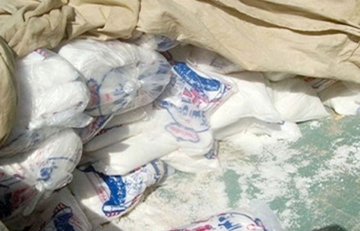 الكشف عن مخزن يضم 173 طنا من الملح الفاسد الكشف عن مخزن يضم 173 طنا من الملح الفاسد