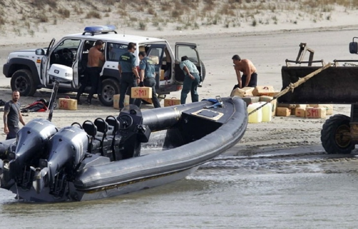 البحرية تحجز طنا ونصف الطن من المخدرات بالحسيمة البحرية تحجز طنا ونصف الطن من المخدرات بالحسيمة