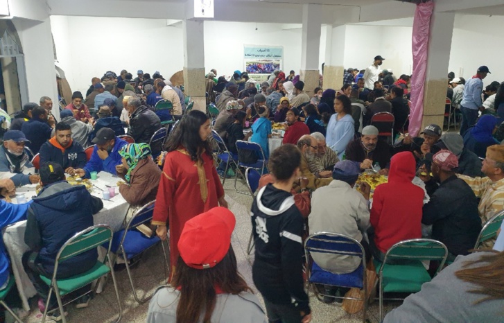 الكشاف المغربي توفر موائد الرحمان لعشرات المستفيدين الكشاف المغربي توفر موائد الرحمان لعشرات المستفيدين