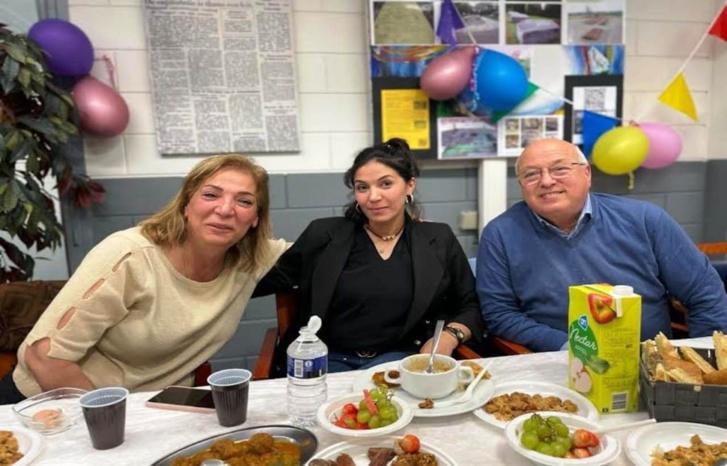 إفطار جماعي يجمع مغاربة مسلمين ويهود ومسيحين في "عيد ميمونة" بأمستردام إفطار جماعي يجمع مغاربة مسلمين ويهود ومسيحين في "عيد ميمونة" بأمستردام