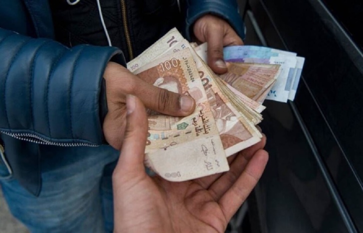 الرشوة تطيح بموظف جماعي بتيزنيت الرشوة تطيح بموظف جماعي بتيزنيت