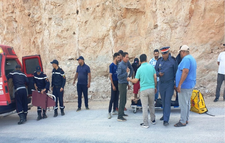 انقلاب سيارة على الطريق الوطنية 25 يستنفر الدرك الملكي والسلطة المحلية بأفورار انقلاب سيارة على الطريق الوطنية 25 يستنفر الدرك الملكي والسلطة المحلية بأفورار