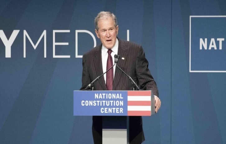 أمريكيون بارزون يسخرون من زلة لسان "بوش" عن "العراق"