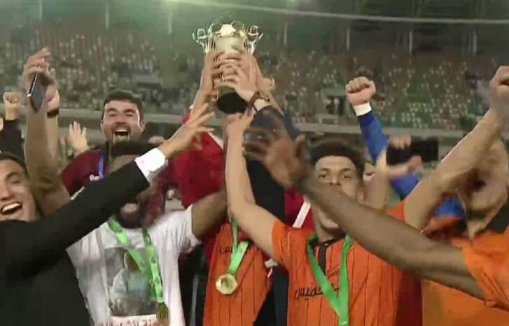 ركلات الترجيح تمنح نهضة بركان لقب الكونفدرالية ركلات الترجيح تمنح نهضة بركان لقب الكونفدرالية