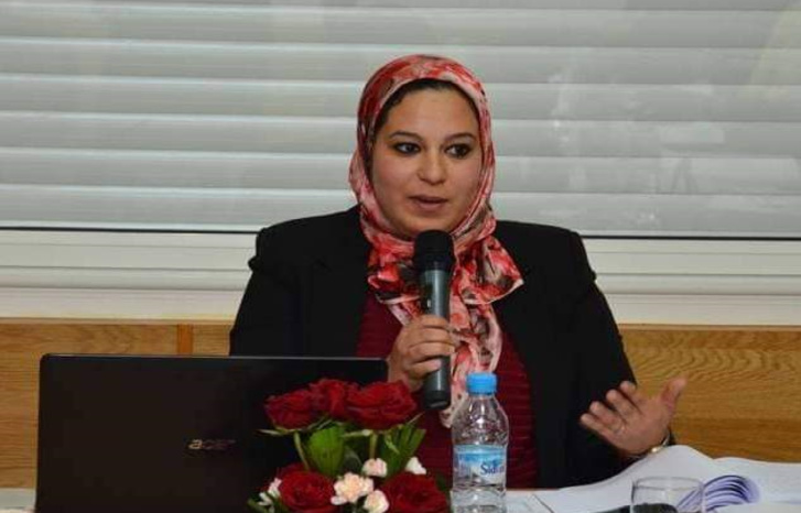 الأسرة المغربية بين الحفاظ على التقليد و معاصرة الحداثة الأسرة المغربية بين الحفاظ على التقليد و معاصرة الحداثة