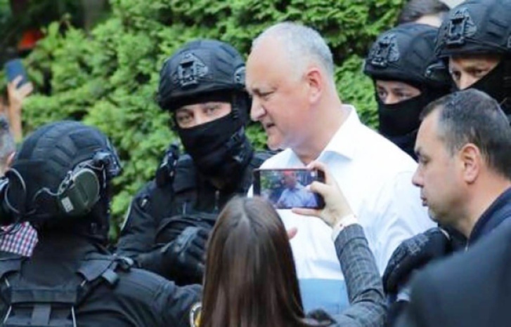 حبس رئيس دولة مولدوفا السابق على ذمة التحقيق في تهم فساد والخيانة العظمى حبس رئيس دولة مولدوفا السابق على ذمة التحقيق في تهم فساد والخيانة العظمى