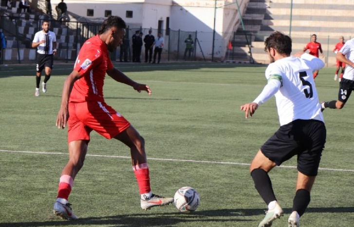 أربعة أندية تتصارع لتفادي مرافقة الكوكب المراكشي إلى الهواة أربعة أندية تتصارع لتفادي مرافقة الكوكب المراكشي إلى الهواة