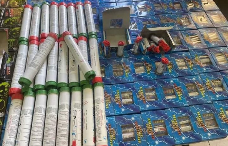 حجز آلاف من المتفرقعات موجهة لإحدى المباريات بالمغرب حجز آلاف من المتفرقعات موجهة لإحدى المباريات بالمغرب