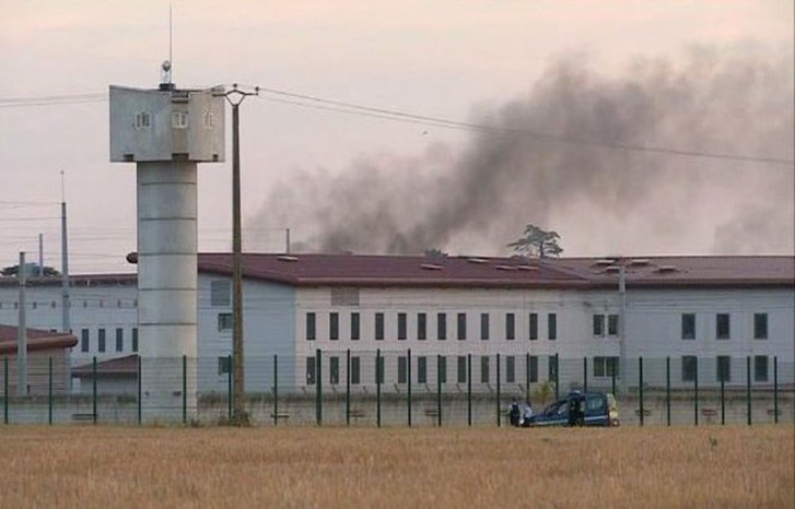 مصرع مغربي اختناقا في سجن بفرنسا مصرع مغربي اختناقا في سجن بفرنسا