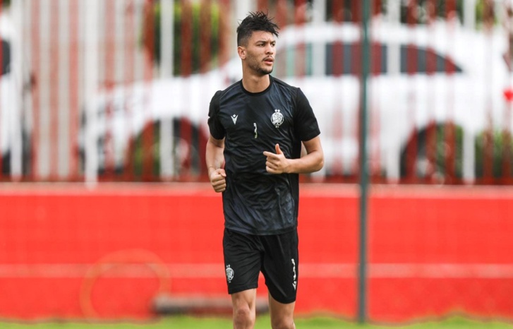 أشرف داري ينضم لتجمع الأسود استعدادا لمواجهة ليبيريا أشرف داري ينضم لتجمع الأسود استعدادا لمواجهة ليبيريا