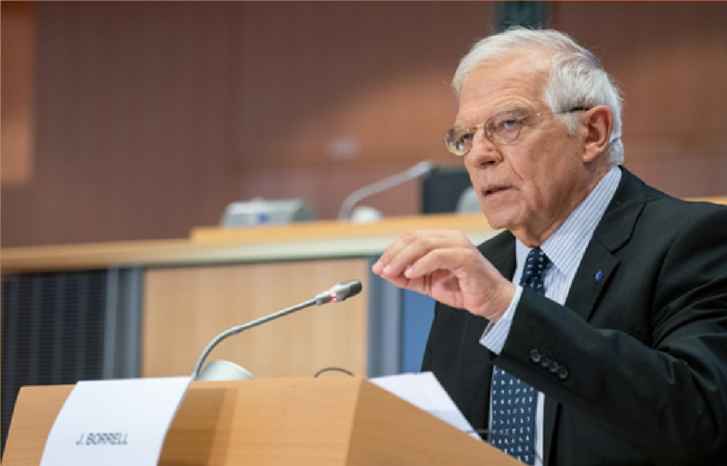 بلهجة صارمة بلهجة صارمة