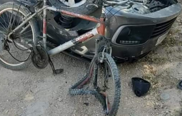 سيارة تدهس راكب دراجة هوائية وتتركه في حالة حرجة سيارة تدهس راكب دراجة هوائية وتتركه في حالة حرجة