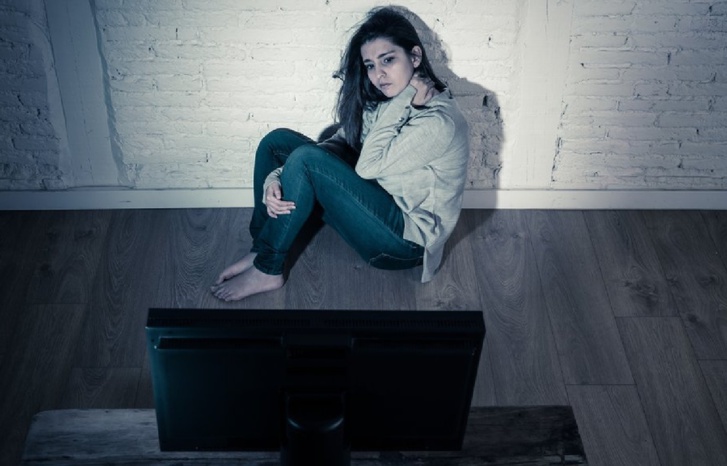 العنف ضد المرأة.. من الفضاء الواقعي إلى الفضاء الرقمي العنف ضد المرأة.. من الفضاء الواقعي إلى الفضاء الرقمي