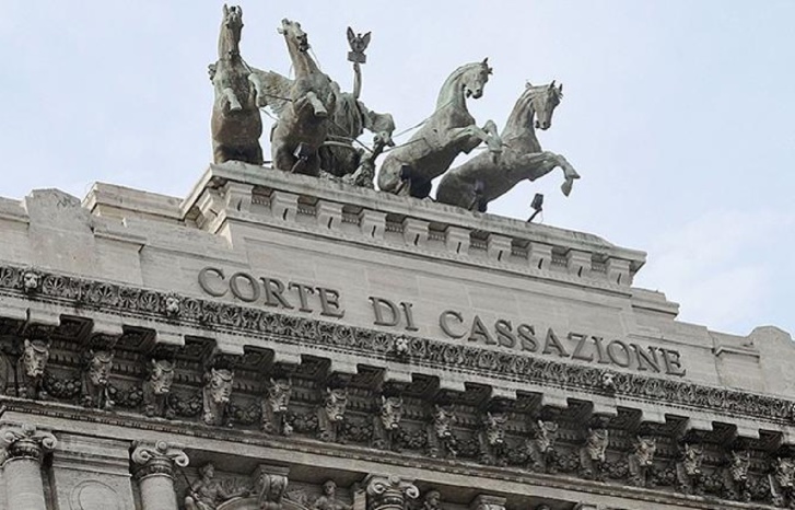 القضاء الإيطالي ينصف ضابطا مغربيا تعرض للعنصرية القضاء الإيطالي ينصف ضابطا مغربيا تعرض للعنصرية