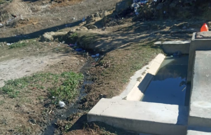 تلوث الماء يدخل ساكنة بطارة في نوبة عطش تلوث الماء يدخل ساكنة بطارة في نوبة عطش