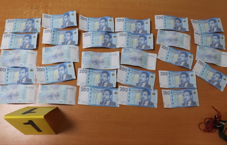 سطـــات.. توقيــف شخصين متهمين بتزوير العملة الوطنية سطـــات.. توقيــف شخصين متهمين بتزوير العملة الوطنية