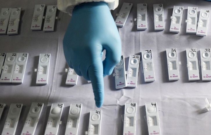 حجز آلاف من وحدات اختبار الكشف السريع ضد كورونا بطنجة حجز آلاف من وحدات اختبار الكشف السريع ضد كورونا بطنجة