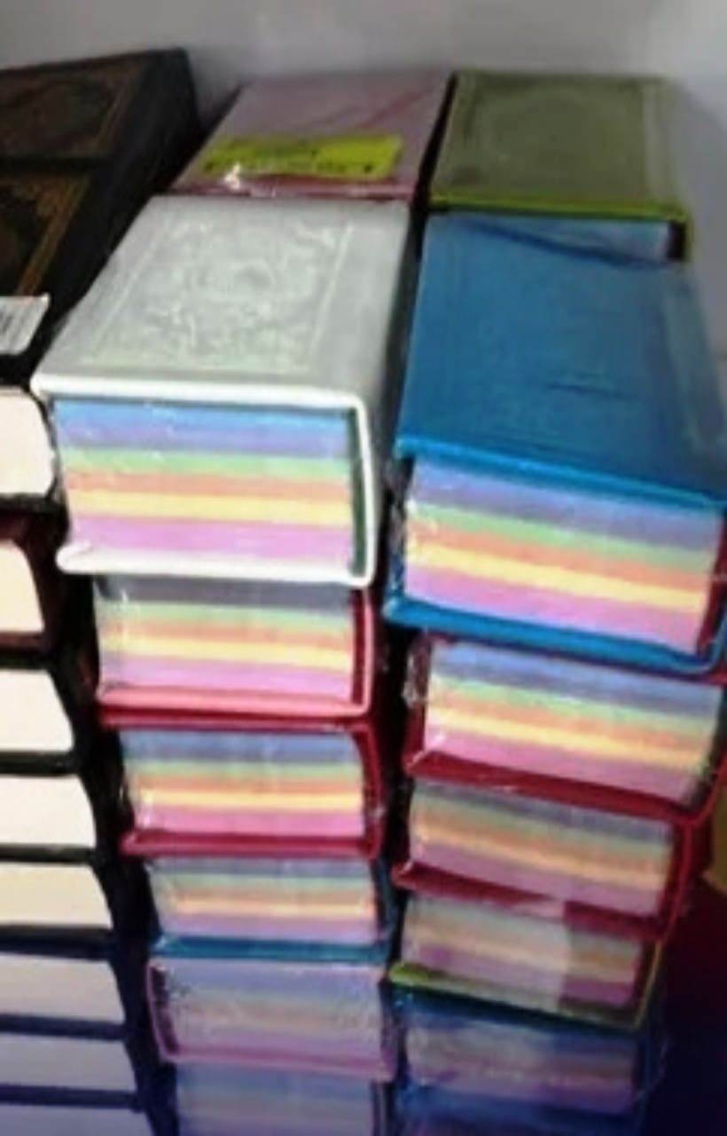 غضب في الجزائر بعد انتشار مصاحف تحتوي ألوان المثليين غضب في الجزائر بعد انتشار مصاحف تحتوي ألوان المثليين