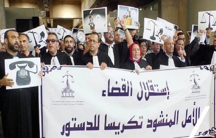 بالفيديو.. محامون يحتجون في البيضاء على مضامين تسجيل صوتي منسوب لقضاة