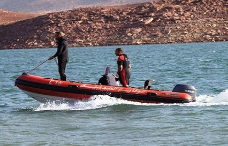 الضفادع البشرية تواصل البحث عن جثماني الغريقين بواد اساكا الضفادع البشرية تواصل البحث عن جثماني الغريقين بواد اساكا