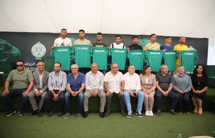 الرجاء يكتسح "الميركاتو" بصفقات وازنة والشهية مفتوحة للمزيد! الرجاء يكتسح "الميركاتو" بصفقات وازنة والشهية مفتوحة للمزيد!