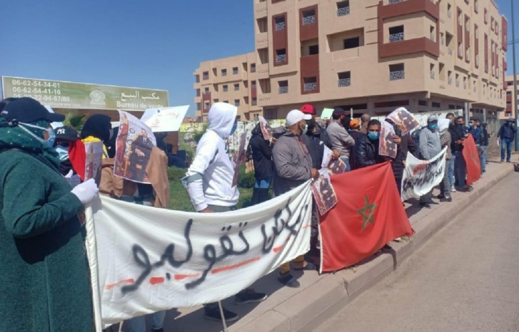 وقفة احتجاجية لضحايا مشروع سكني متعثر بمراكش وقفة احتجاجية لضحايا مشروع سكني متعثر بمراكش