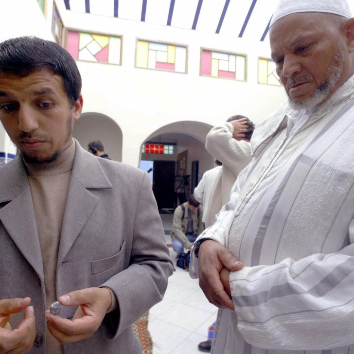 القضاء الفرنسي يُعَلِّقْ قرار طرد الإمام المغربي ويُحدث مواجهة مع وزارة الداخلية